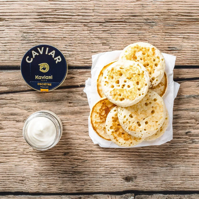 OPUS V Osietra Kaviar vom Hause Kaviari mit Blinis und Sauerrahm 20g